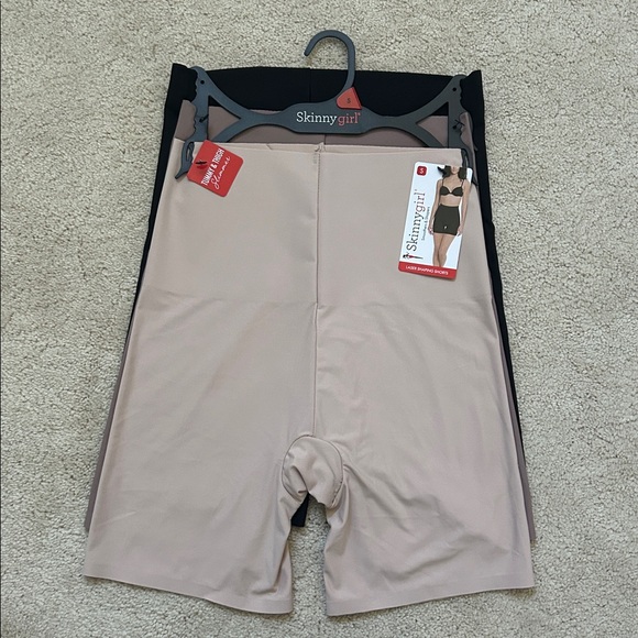 Skinnygirl | High Waist Laser Shaping Shorts | S - Picture 3 of 9